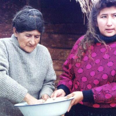 Madre e hija: Juana Marta Rodas y Julia Isídrez. Cortesía CAV/Museo del Barro. 